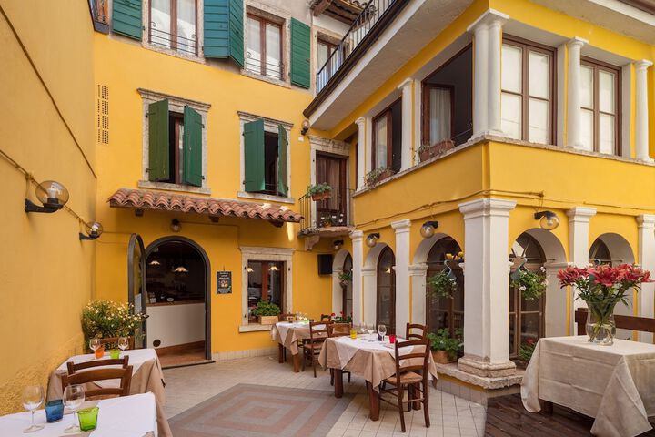 Locanda Al Centrale in Caprino Veronese