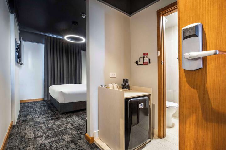 Room 7 of 30