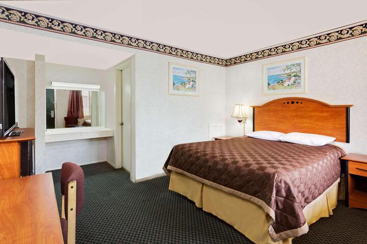 2 Double Beds (15 of 17)