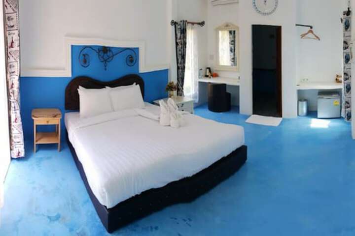 Room 4 of 30