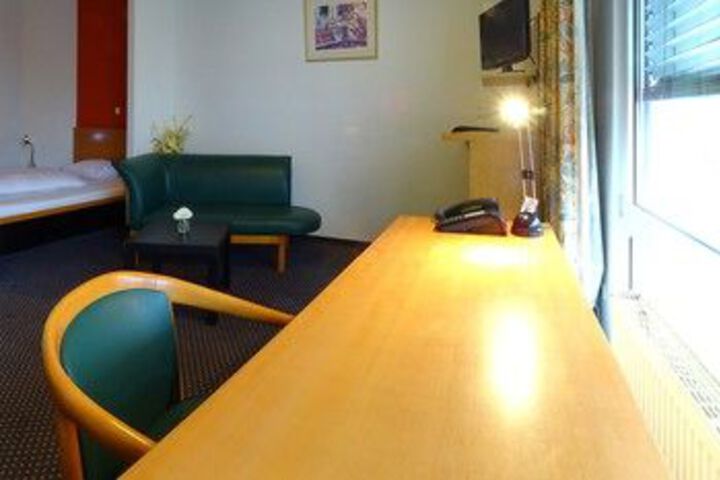 Room 3 of 16