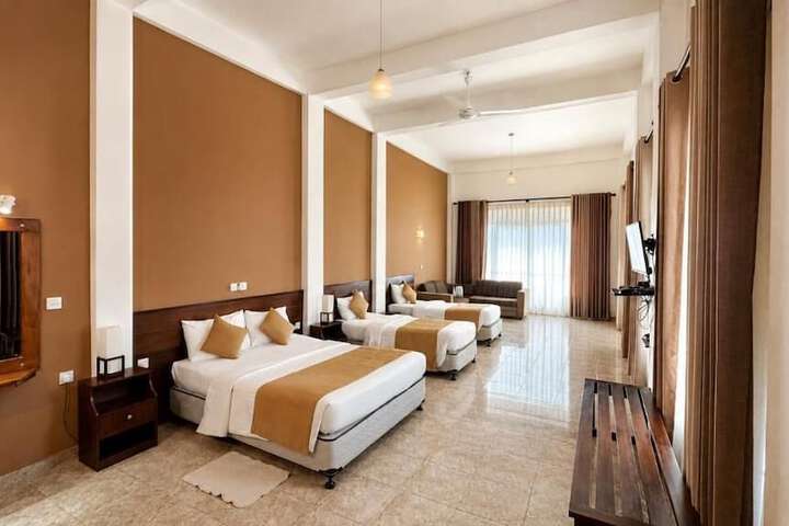 Room 9 of 34