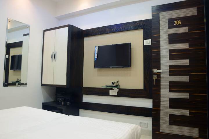 Room 6 of 24