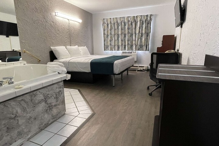 1 King Bed (1 of 6)