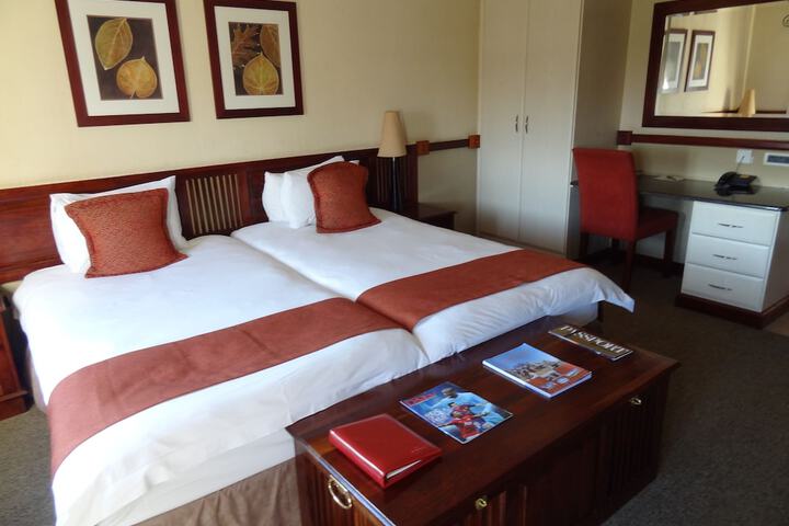Room 4 of 32