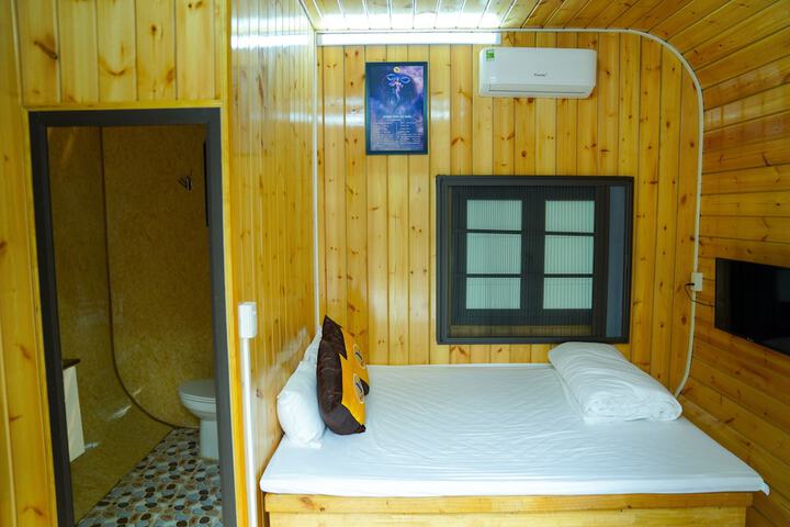 Room 17 of 242