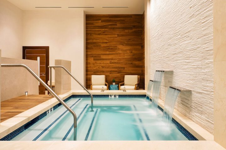 Indoor spa tub