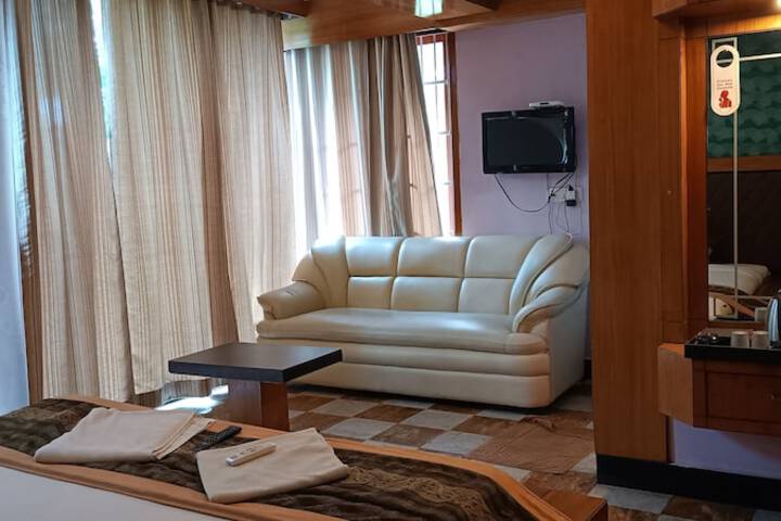 Room 4 of 16