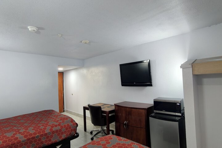 Room 11 of 24