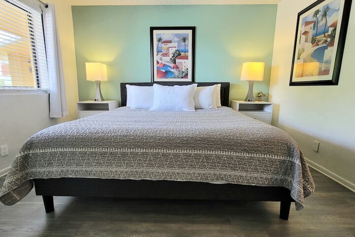 Room 9 of 32