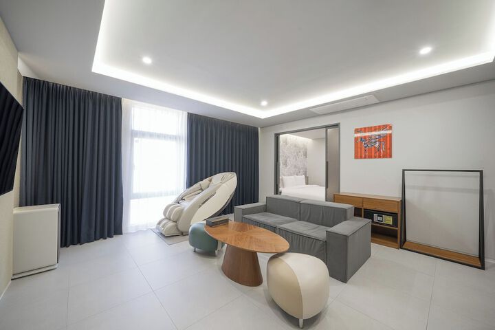 Room 45 of 83