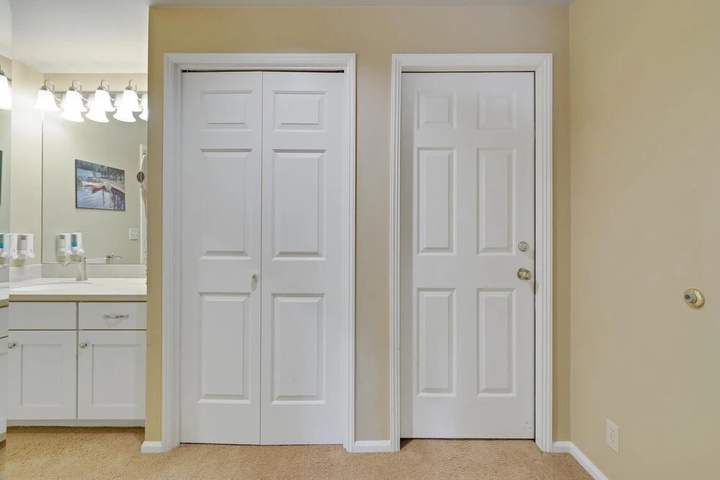 Room 4 of 12