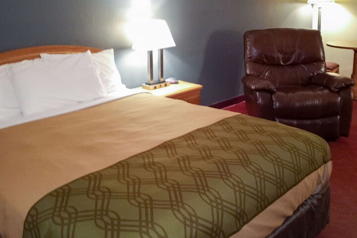 1 King Bed (18 of 19)