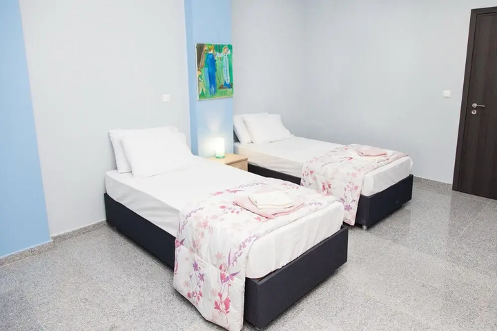 Room 6 of 10