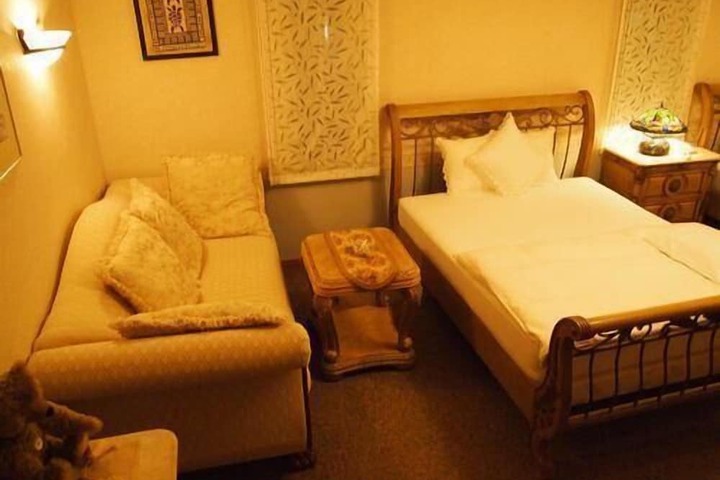 Room 6 of 35