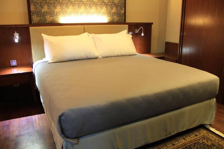 Room 9 of 48