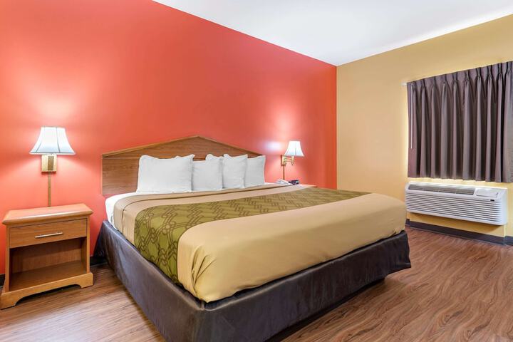 1 King Bed (1 of 22)
