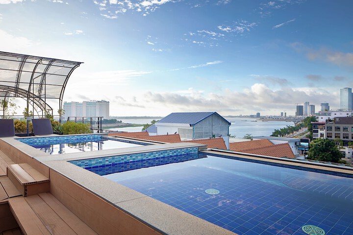 Hotel Pool