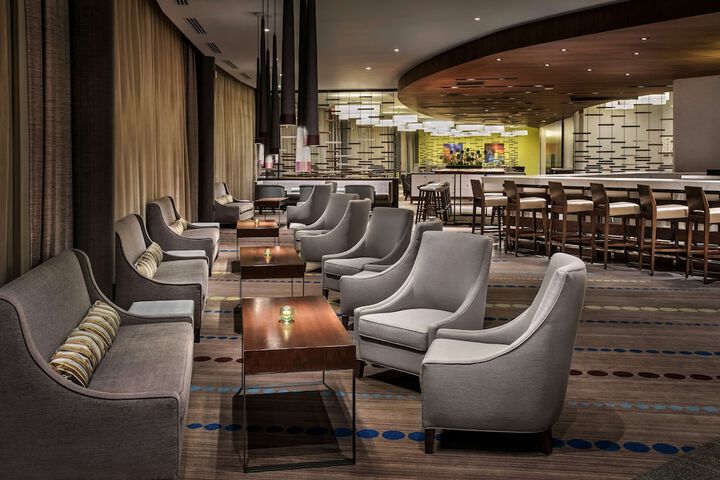 Lounge 20 of 28