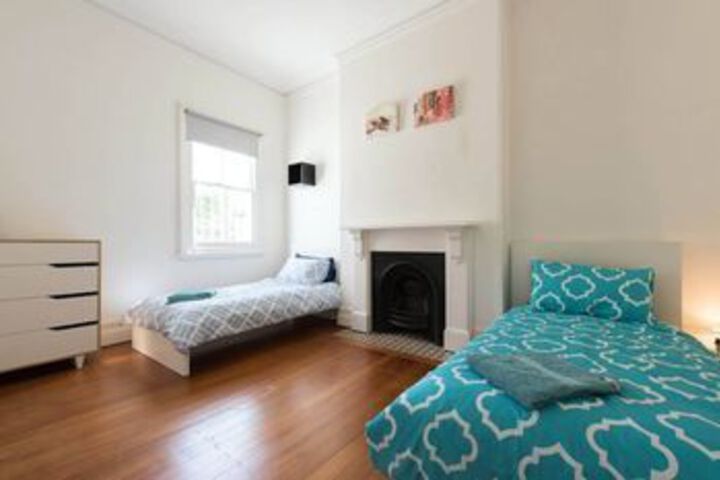 Room 7 of 16