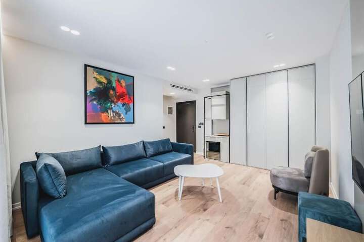 Room 102 of 186