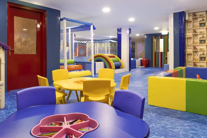 Hotel Interior 76 of 142