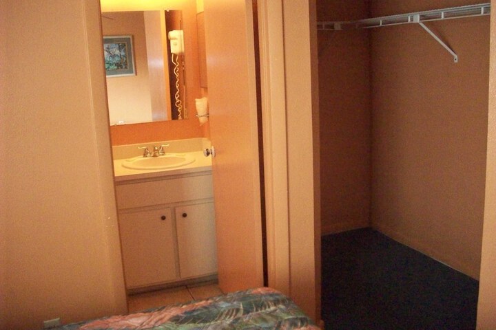 Room 5 of 24