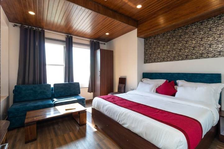 Room 4 of 25