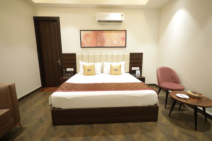 Room 10 of 40