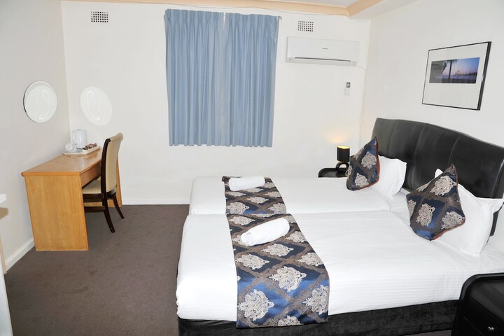 Room 8 of 32
