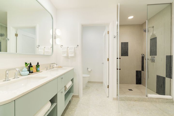 Room 103 of 299