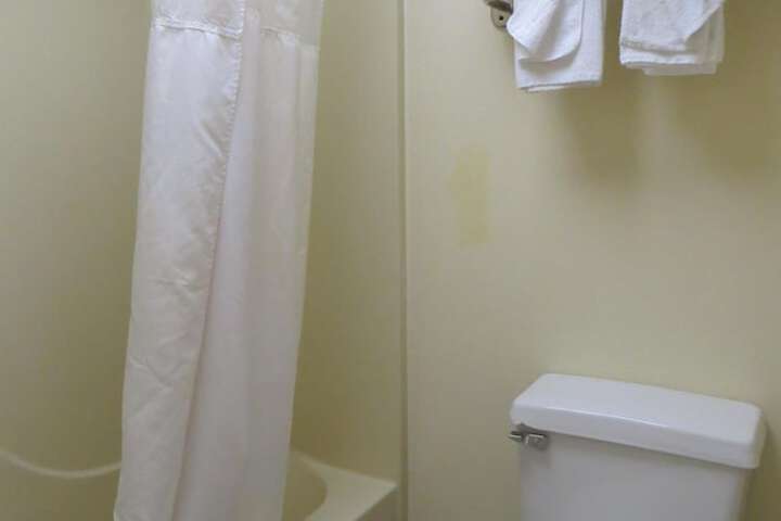 Standard 2 Queen Beds River View (8 of 9)