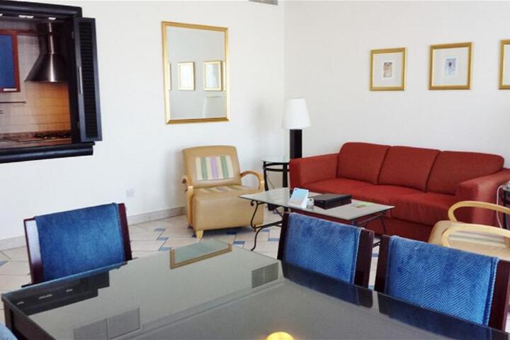 Lounge 22 of 50