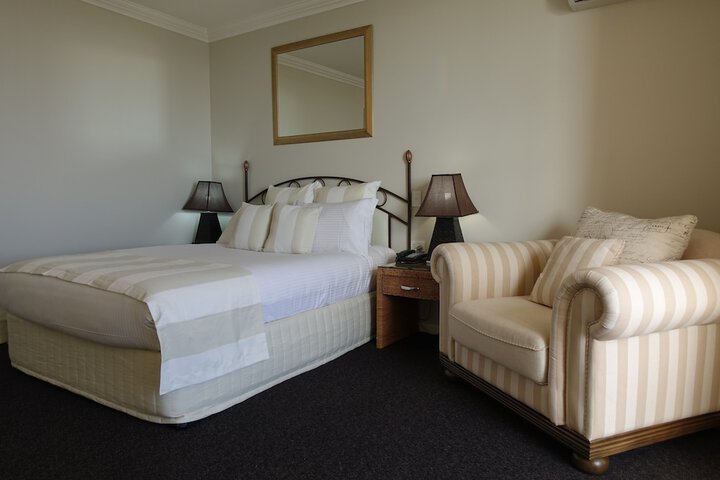 Room 4 of 61