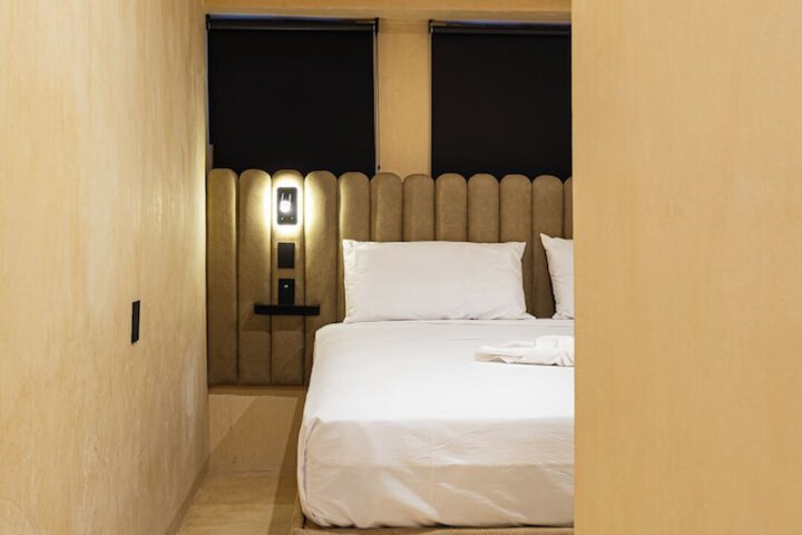Room 18 of 28
