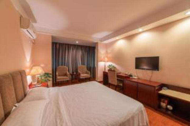 Room 13 of 15