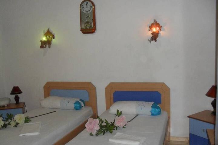 Room 3 of 44