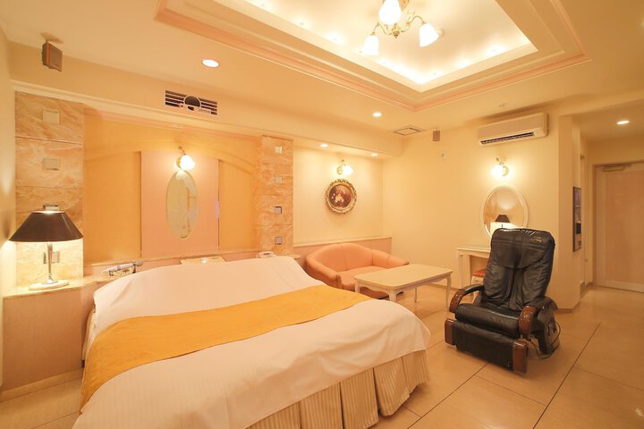 Room 5 of 28