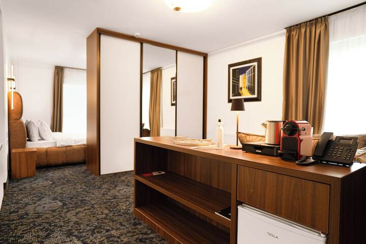 Room 28 of 113