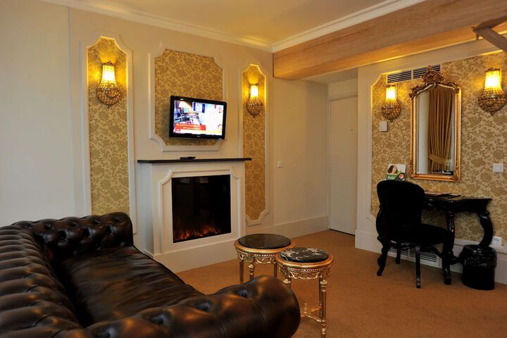 Room 42 of 106