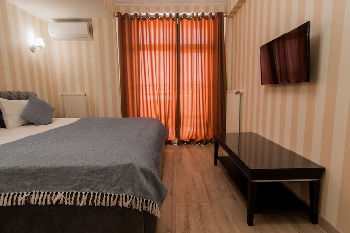 Room 46 of 151
