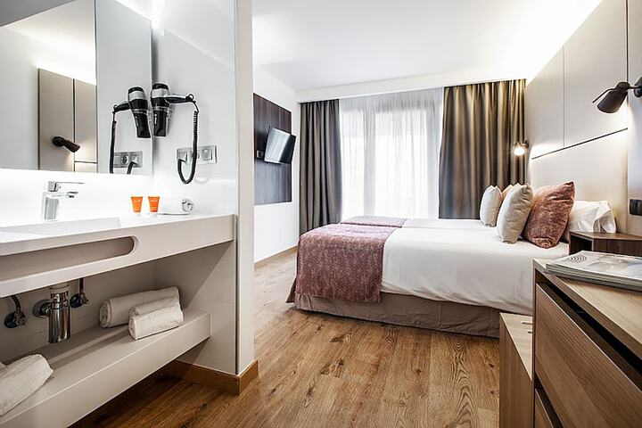 Room 8 of 34