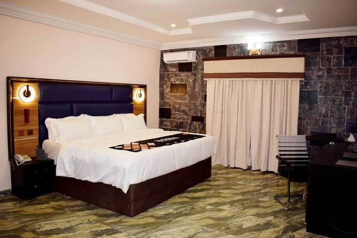 Room 4 of 13