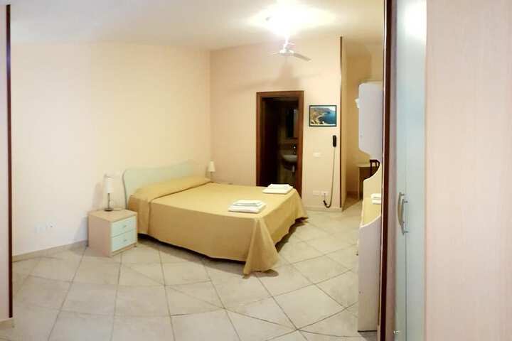Room 8 of 52