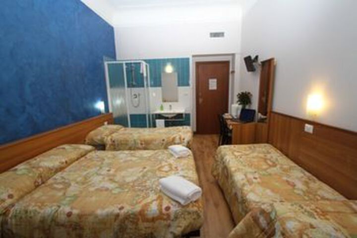Room 27 of 40