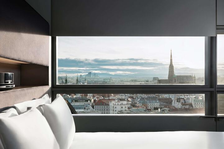 Room 70 of 193