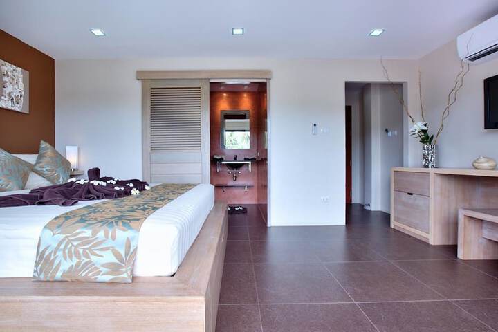 Room 6 of 43