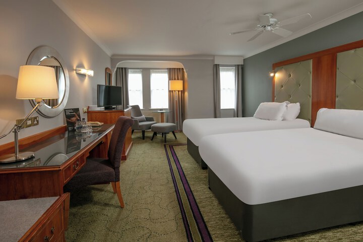 Room 28 of 65