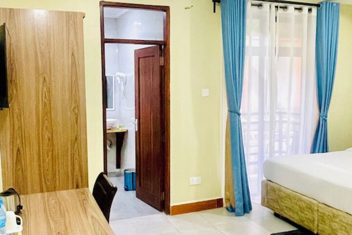 Room 8 of 121