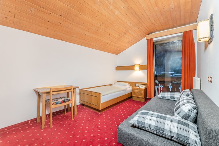 Room 13 of 60